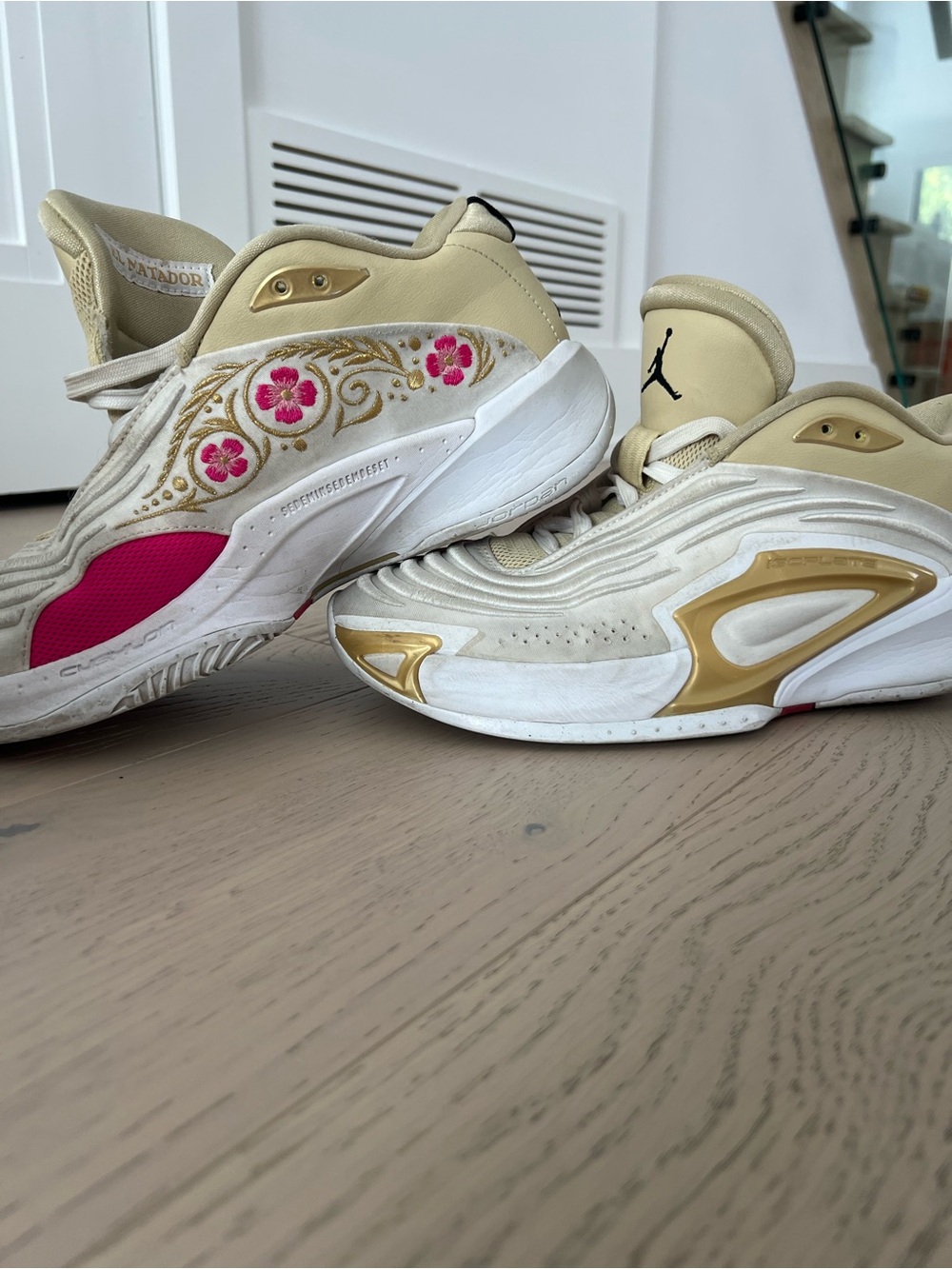 Jordan Men’s Cream and Gold Sneakers with Pink Accent - Picture 4 of 5
